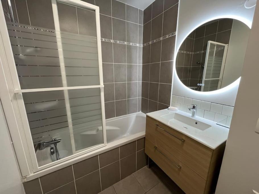 Dahlia, Appt Cosy Avec Parking Et Balcon Apartment Caen Bagian luar foto